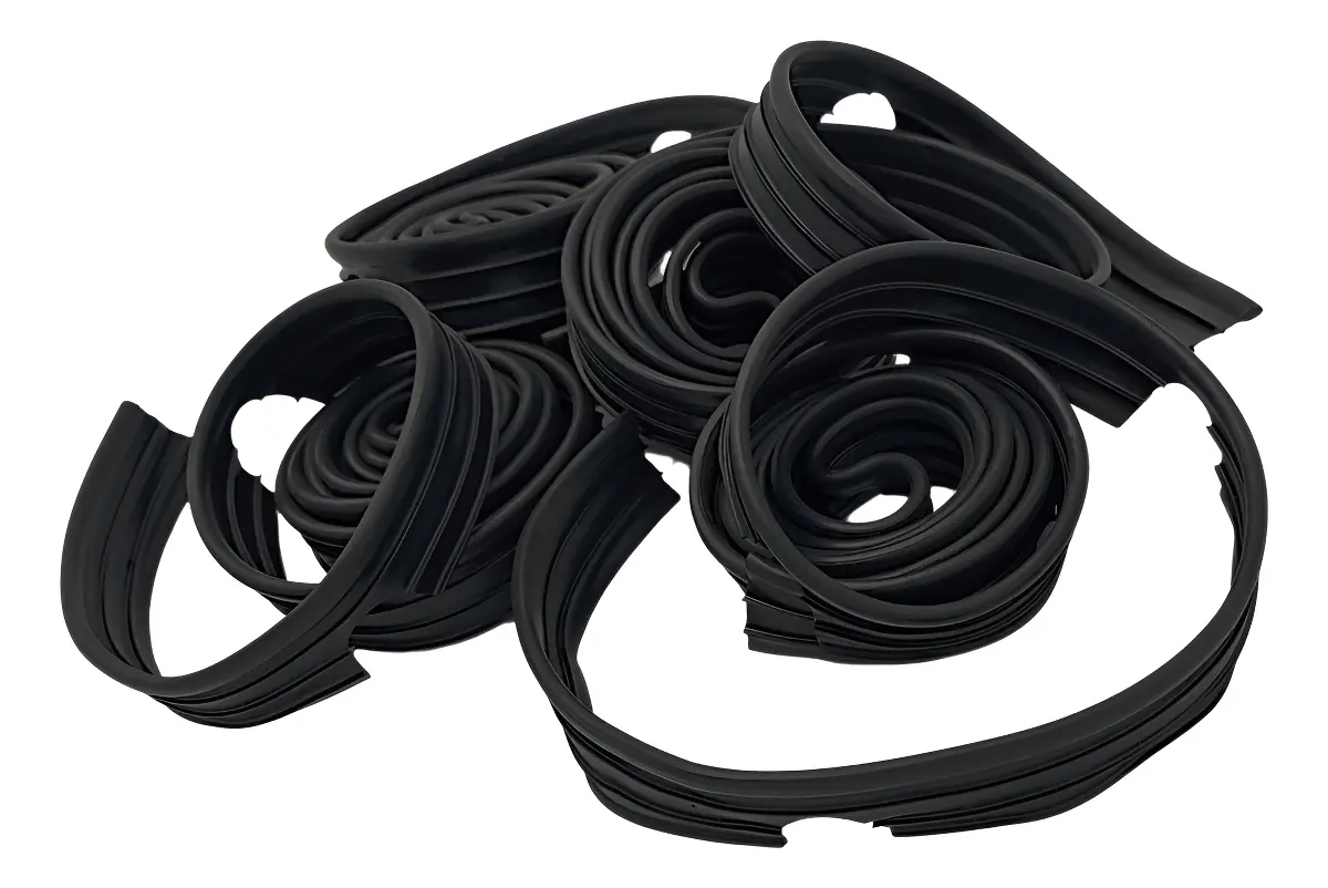 JUEGO DE 4 VIVOS SALPICADERA NEGROS PARA VW SEDAN VOCHO