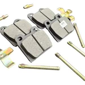 KIT DE BALATAS DELANTERAS CON HERRAJES PARA VW SEDAN VOCHO