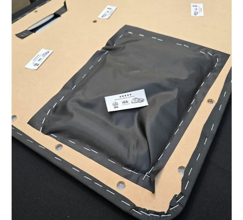 KIT DE TAPAS DE PUERTA NEGRAS CON BOLSA TIPO ORIGINAL PARA VW SEDAN VOCHO - Image 6