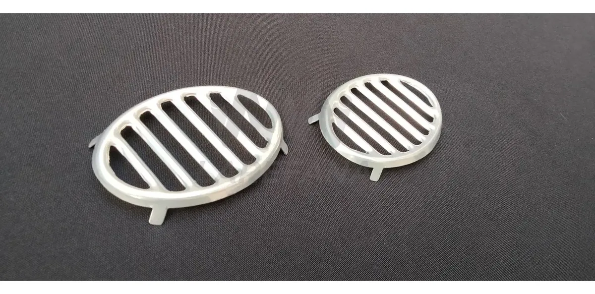 PAR DE REJILLAS DE SALPICADERA PARA VW SEDAN VOCHO MOTOR 1200 - Image 2
