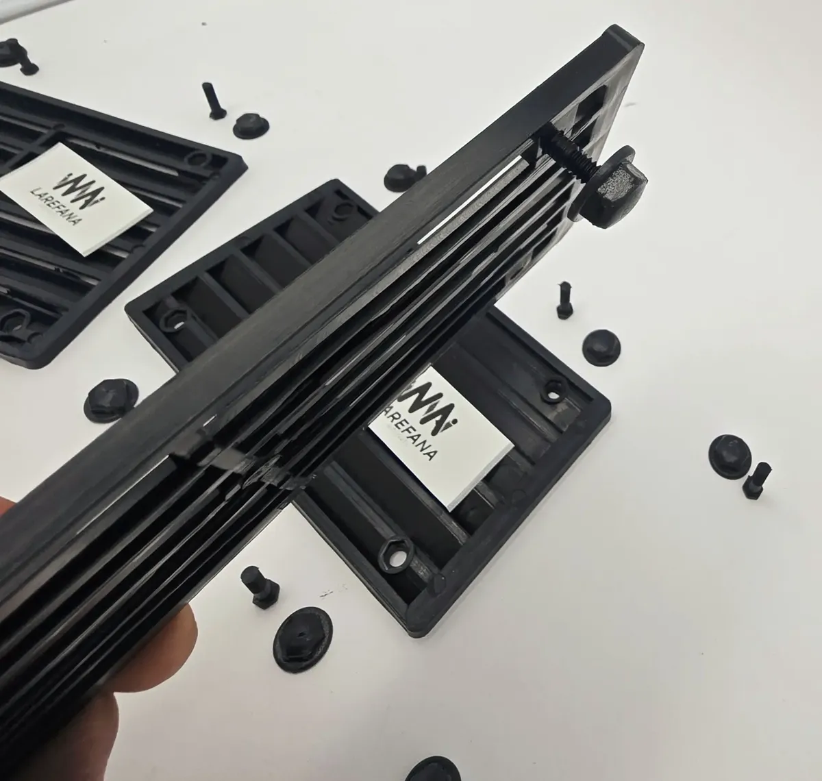 KIT DE REJILLAS BOTA AGUAS PARA TAPA DE MOTOR DE VW SEDAN VOCHO (4 PIEZAS) - Image 3